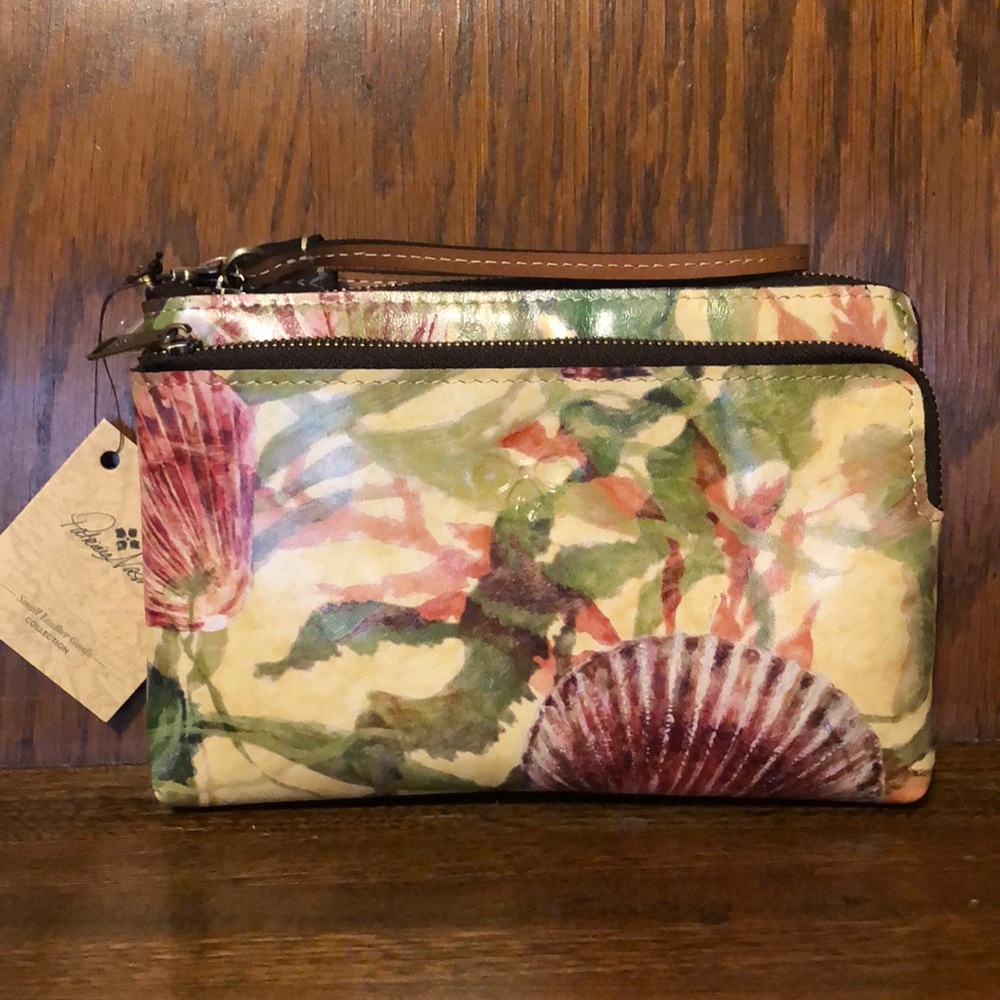 NWT-Patricia Nash-Seashells🐚By The Seashore-Varone Wristlet-Double Zip Pouch-$89